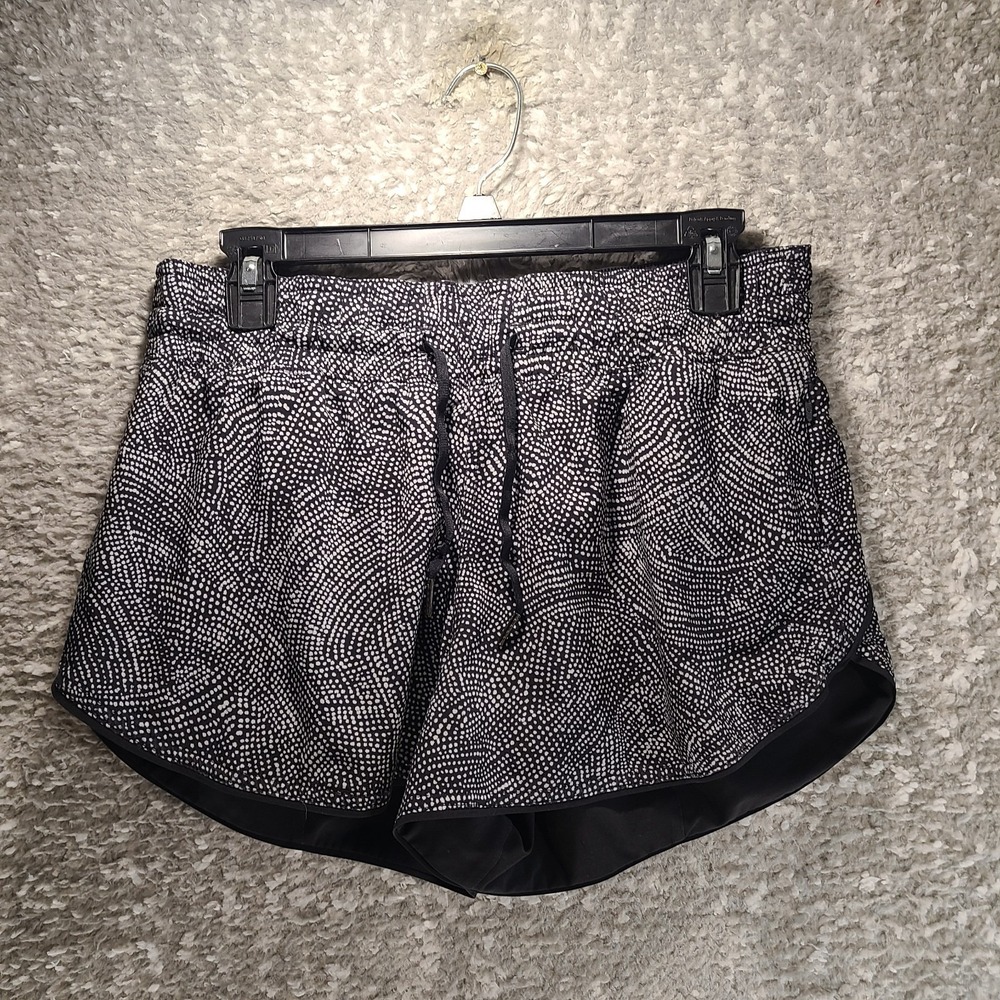 Lululemon Tracker Reversible Women's Athletic Shorts Size 8 Marble, Black